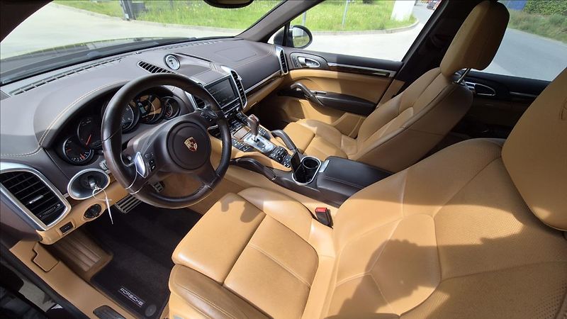 Porsche Cayenne 4,2 TDi V8 S 281 KW 4x4 ČR - fotka 13 z 30