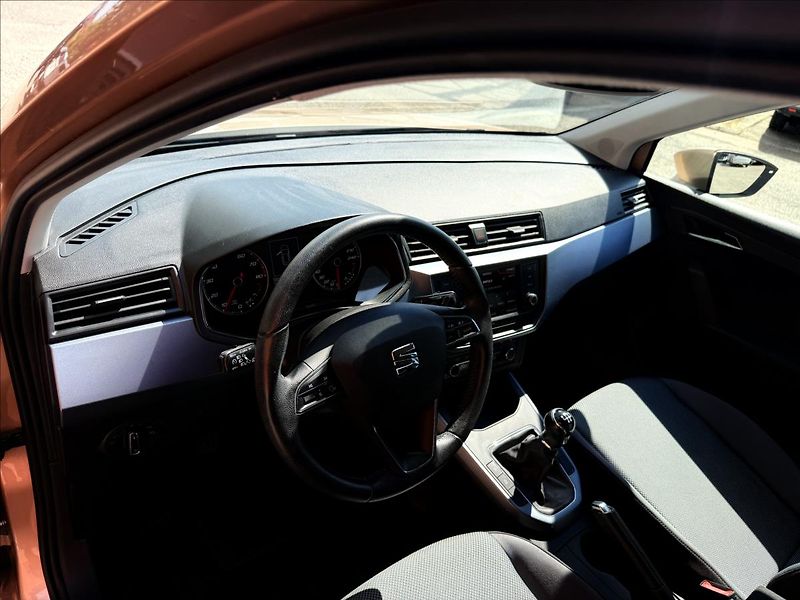Seat Arona 1,0 TSi STYLE - fotka 9 z 32