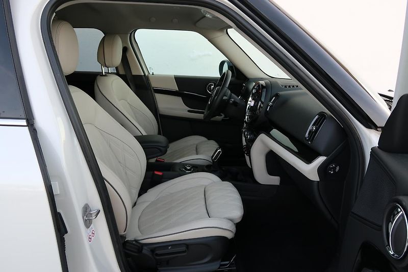 Mini Countryman Cooper - fotka 9 z 10