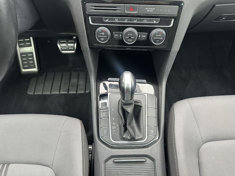 Volkswagen Golf Sportsvan (2016) 1.4 TSI DSG ser.knížka - fotka 22 z 43