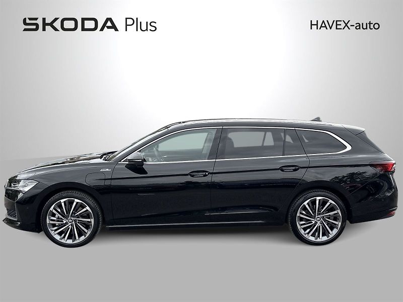Škoda Superb (2025) Combi 1.5 TSI iV DSG L&K - fotka 3 z 33