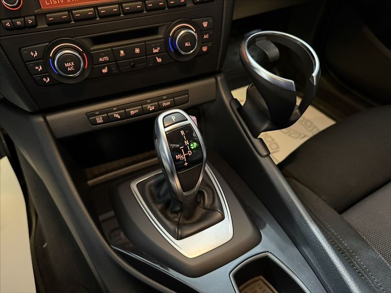 BMW X1 2,0   20D XDRIVE AUTOMAT TOP - fotka 13 z 25