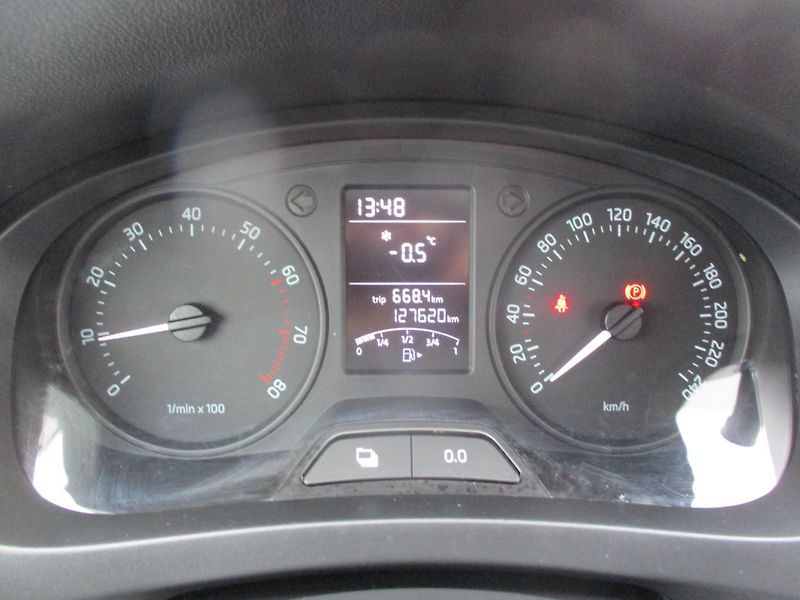 Škoda Rapid 1.2 TSi NOVÉ V ČR*L+Z PNEU - fotka 15 z 37