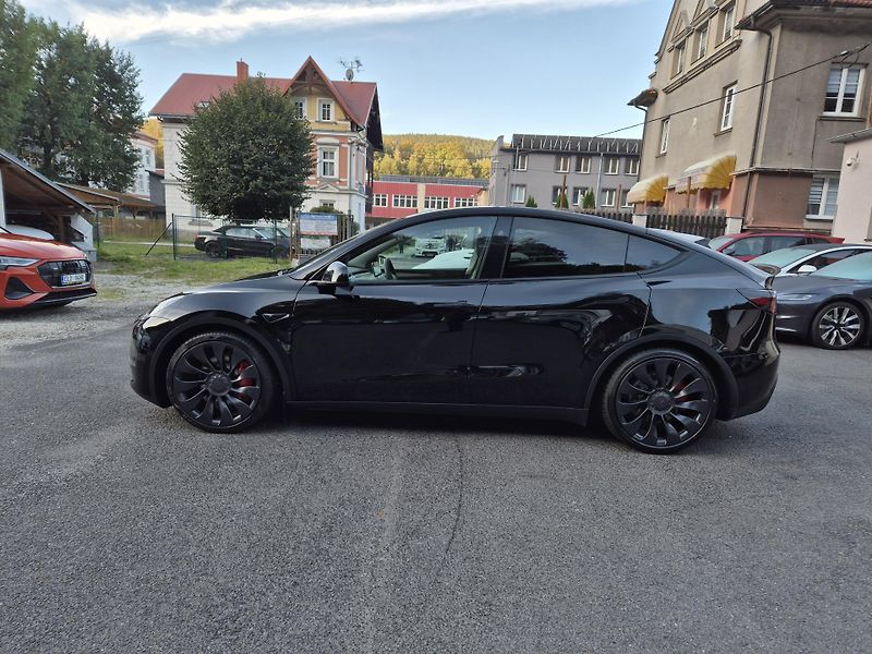 Tesla Model Y ZAMLUVENO !  393kw 21ALU 93,0% - fotka 6 z 48