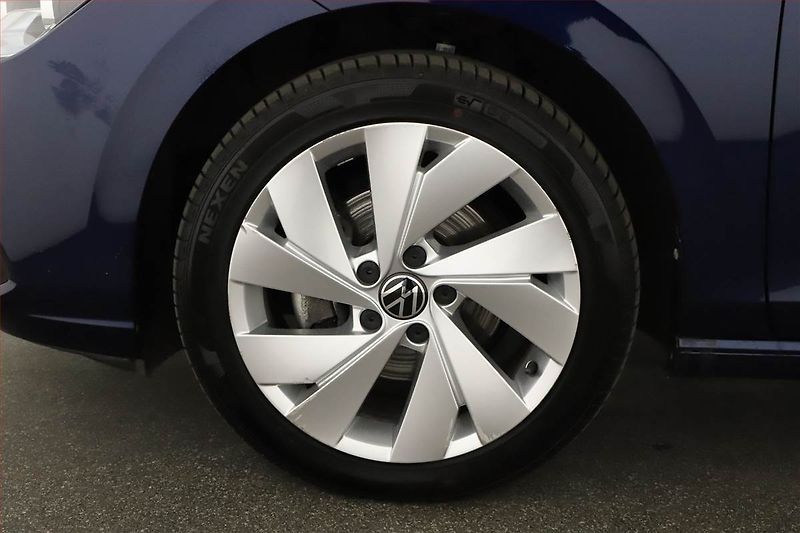 Volkswagen Golf (2023) Style 1.5 TSI - fotka 20 z 20