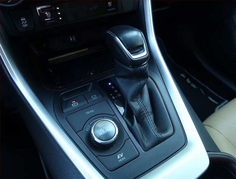 Toyota RAV4 (2019) 2.5 Hybrid - fotka 13 z 28