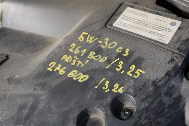 Volkswagen Multivan 2,5 TDi, Tažné , Klima - fotka 39 z 40