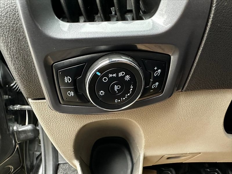 Ford Tourneo Custom 2,0 TDCi 96kW-CZ-DPH-SERVIS!! - fotka 22 z 45