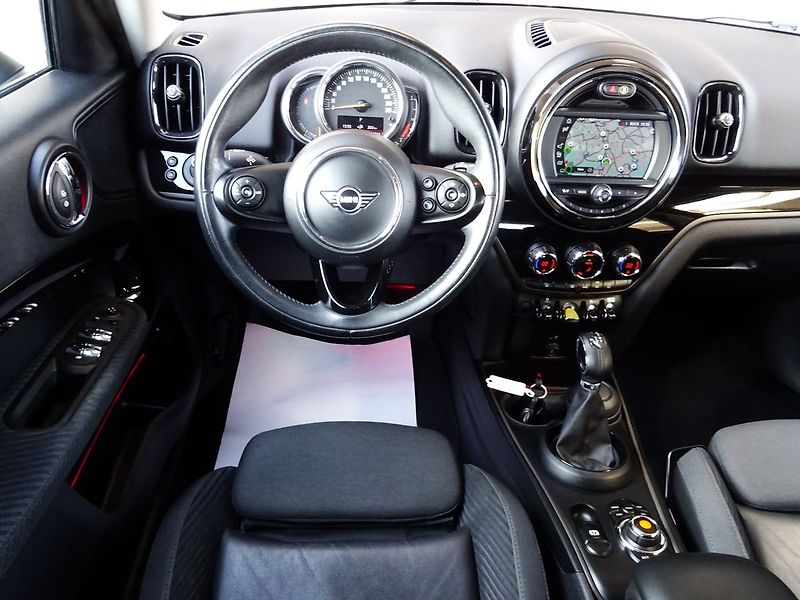 Mini Countryman Cooper 1.5 SE ALL4 A/T Hybrid - fotka 7 z 32