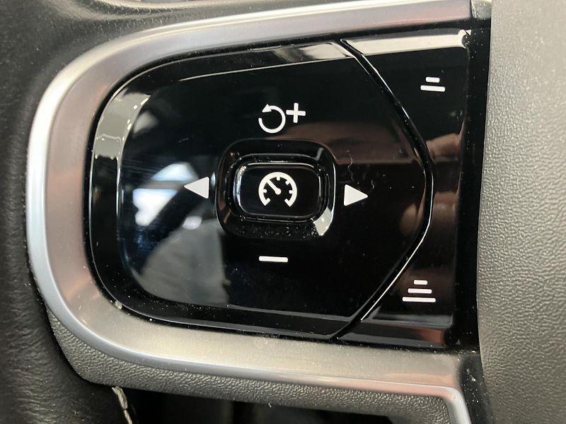 Volvo XC60 T6 AWD Drive-E Inscription AT8 - fotka 22 z 47
