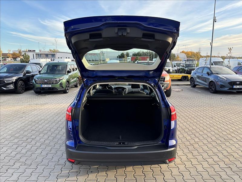 Ford Focus 1,5 TDCI 88kW Titanium - fotka 10 z 38