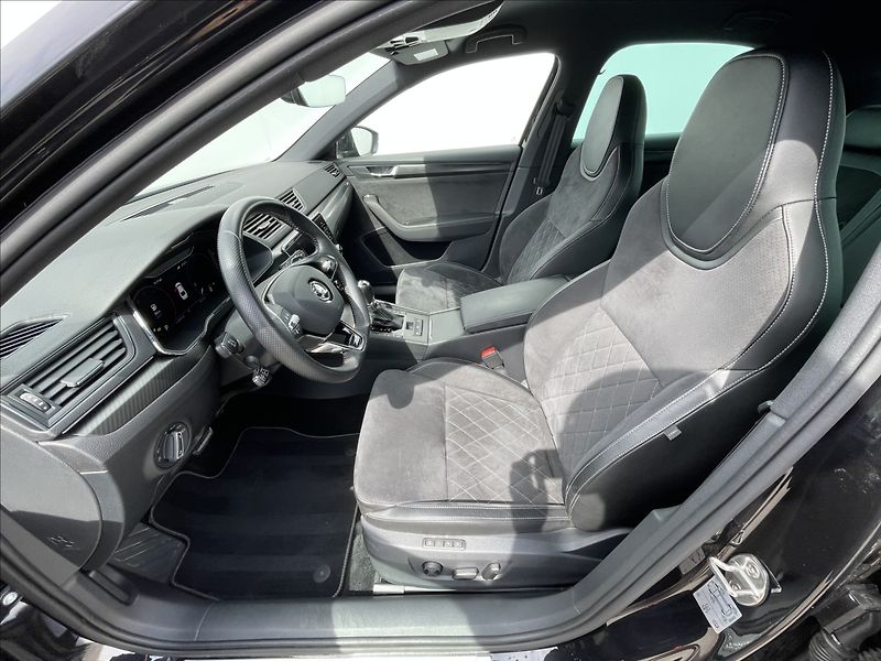 Škoda Superb 2,0 TDI 4x4 DSG SportLine TZ - fotka 4 z 22