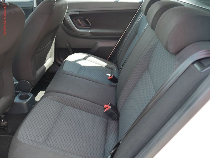 Škoda Fabia (2012) 1.6 TDi, Ambiente - fotka 10 z 17