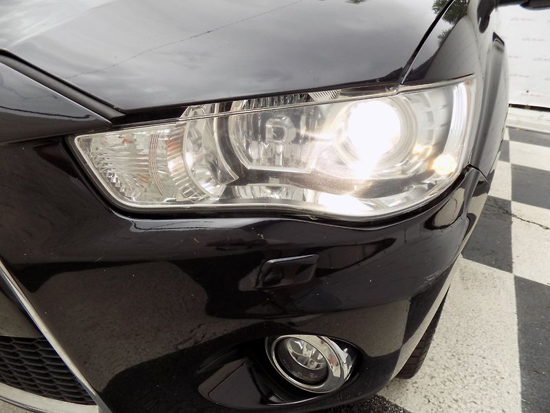 Mitsubishi Outlander (2012) 2.2DI-D/AWD/1.Maj.ČR/7.míst/ - fotka 41 z 45