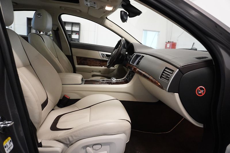 Jaguar XF 3.0D 202kW S-PORTFOLIO - fotka 26 z 34