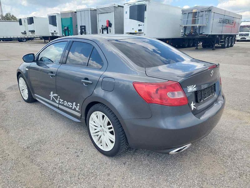 Suzuki Kizashi 2.4 4WD - fotka 3 z 59