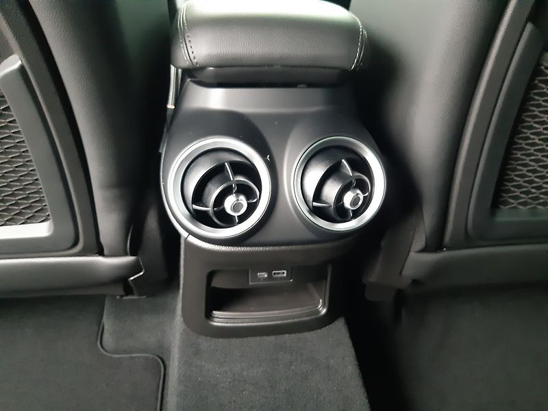 Alfa Romeo Stelvio (2025) Veloce 4x4 2,2 MTJ  210PS - fotka 15 z 34
