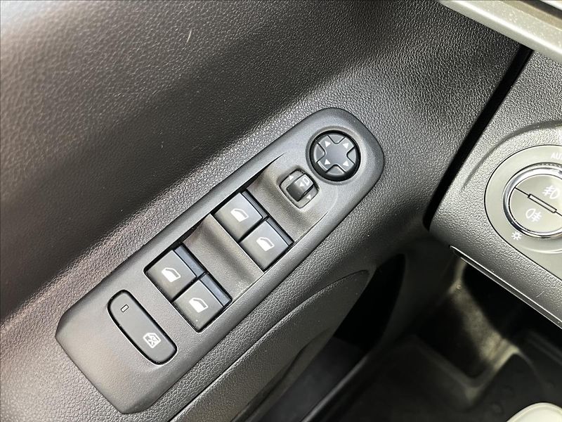 Opel Combo 1,2   LIFE XL EAT8 - fotka 15 z 26