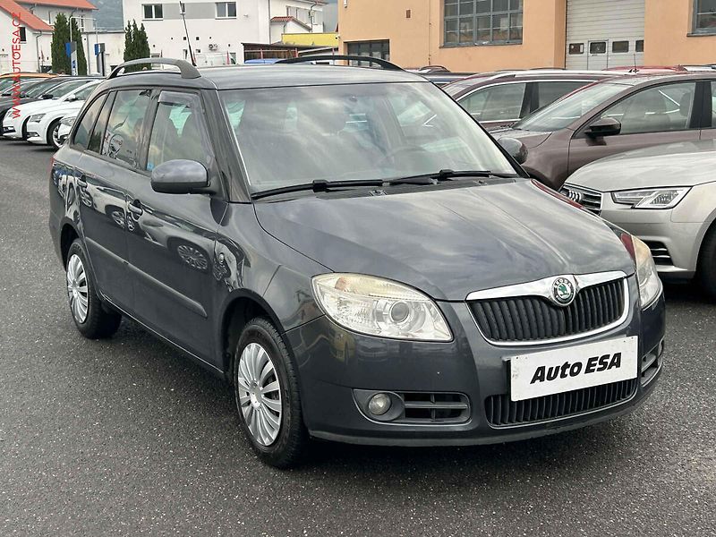 Škoda Fabia (2008) 1.4 16V, ČR, AC, park.asist - fotografie inzerátu