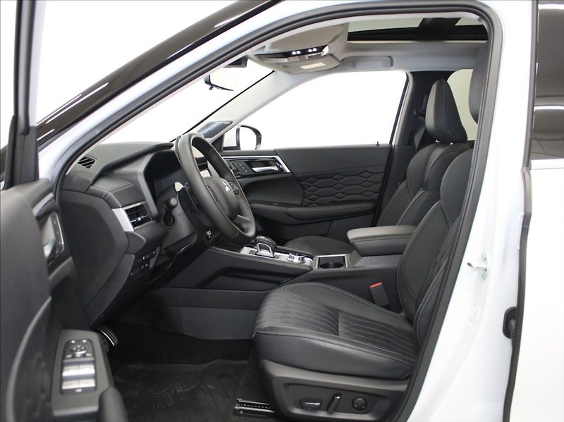 Mitsubishi Outlander 2,4 PHEV AWD Instyle TAŽNÉ - fotka 6 z 30