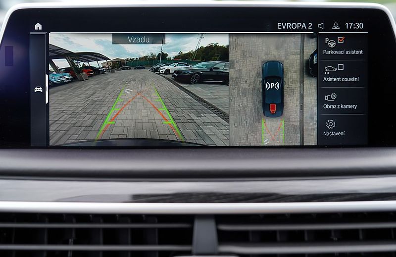 BMW Řada 7 750i xDrive Mpaket/530 PS - fotka 46 z 47