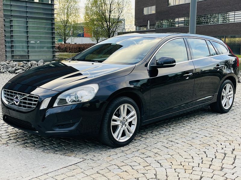 Volvo V60 2.4D5 MANUÁL VÝHŘEV SERVISKA - fotka 5 z 44
