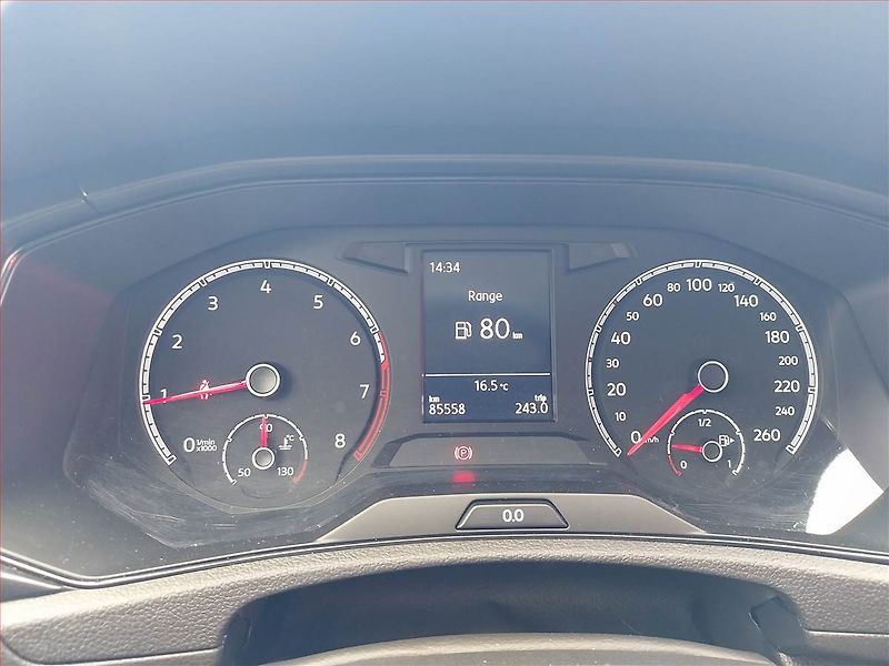 Volkswagen T-Roc (2018) 1.0 TSI, Tempomat - fotka 11 z 16
