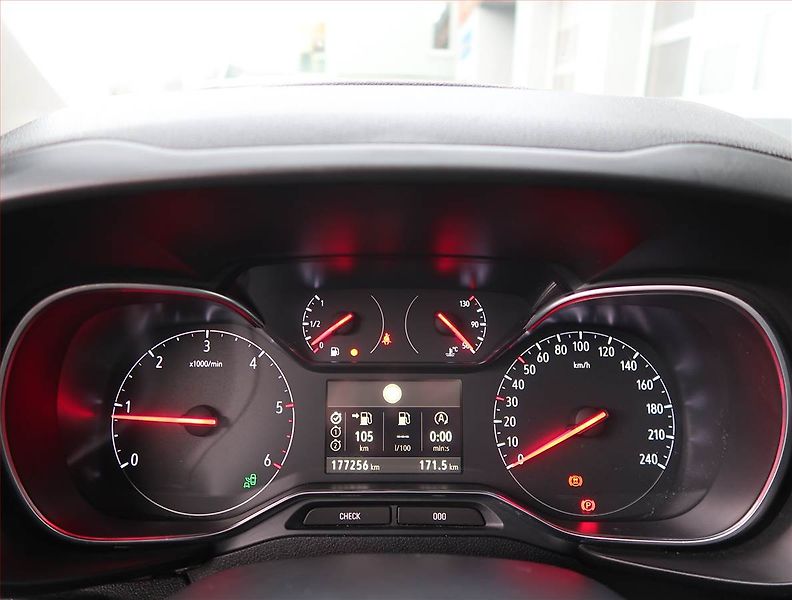 Opel Combo (2018) 1.5 CDTI, 5Míst, 1Maj - fotka 11 z 13
