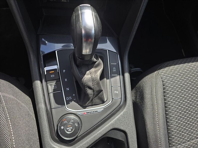 Volkswagen Tiguan Allspace 2,0 TDi R LINE DSG  4X4 NAVI - fotka 22 z 45