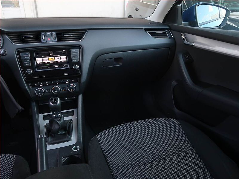 Škoda Octavia (2016) 1.6 TDI, Tempomat - fotka 8 z 16