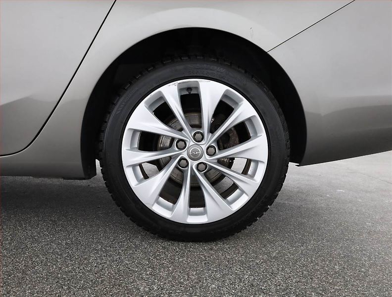 Opel Astra (2017) 1.4 T, Navi, Tempomat - fotka 17 z 17