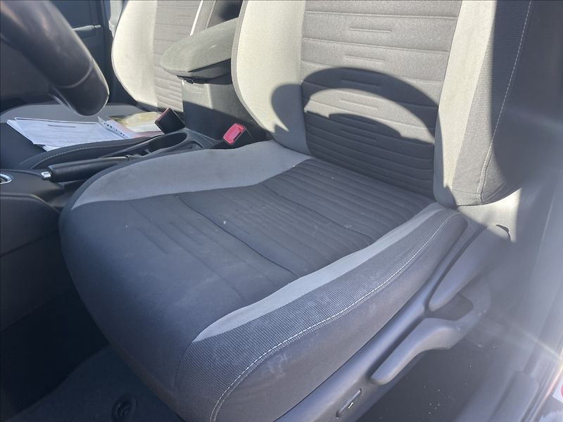 Toyota Auris 1,8 E-CVT Hybrid CZauto 1maj D - fotka 21 z 37