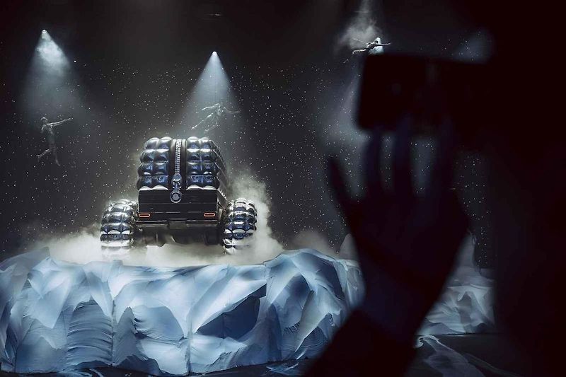 Project Mondo G spojuje ikonický Mercedes-Benz třídy G a charakteristické designové prvky módní značky s luxusním oblečením Moncler.