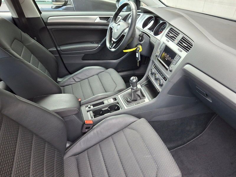 Volkswagen Golf (2017) Comfort 1,4TSi 92kW - fotka 13 z 32
