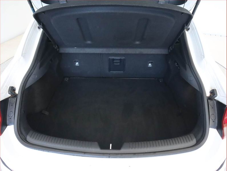 Hyundai i30 (2018) Family 1.4 T-GDI, Automat - fotka 14 z 20