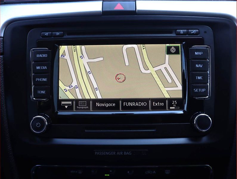 Škoda Superb (2014) 2.0 TDI, Navi, Xenony - fotka 13 z 20