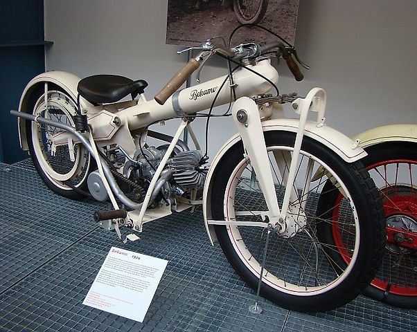 Motocykl Bekamo 125ccm z roku 1924 je exponátem Národního technického muzea v Praze., zdroj: Wikimedia Commons, Addvisor, CC BY-SA 4.0