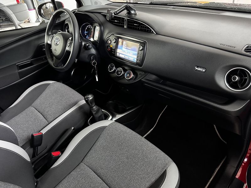 Toyota Yaris (2019) 1.5VVT-i Edice 20y - CZ -  - fotka 19 z 24