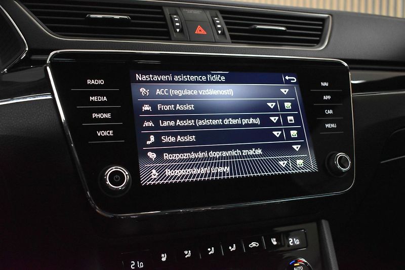 Škoda Superb TDI 147kW 4x4*L&K*WEBASTO*ČR 1 - fotka 36 z 48