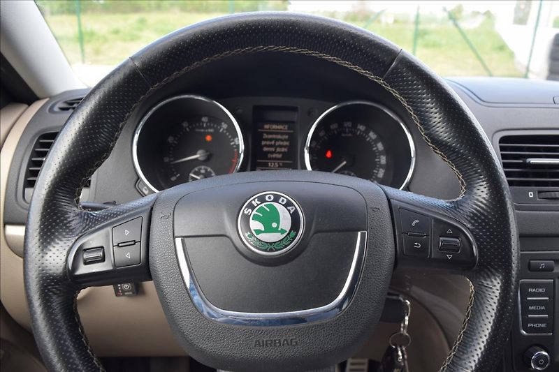 Škoda Yeti 1,8 TSI 118KW 4X4 TAŽNÉ LPG - fotka 40 z 51