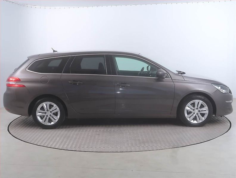 Peugeot 308 (2014) Style 1.6 BlueHDi, Serv.kniha - fotka 6 z 14