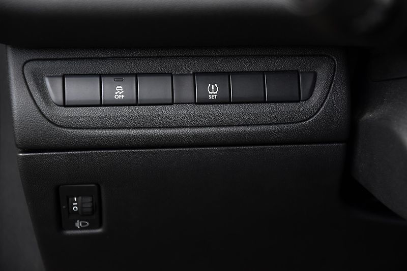 Peugeot 208 1.2i, motor - spotřeba oleje - fotka 10 z 25