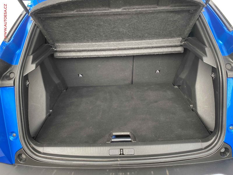 Peugeot 2008 (2021) 1.2 PT, 1.maj,ČR, Allure, AT - fotka 7 z 18