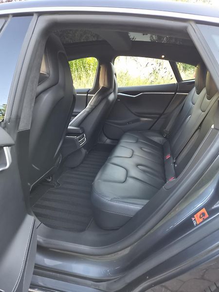 Tesla Model S (2016) P85D - fotka 11 z 16