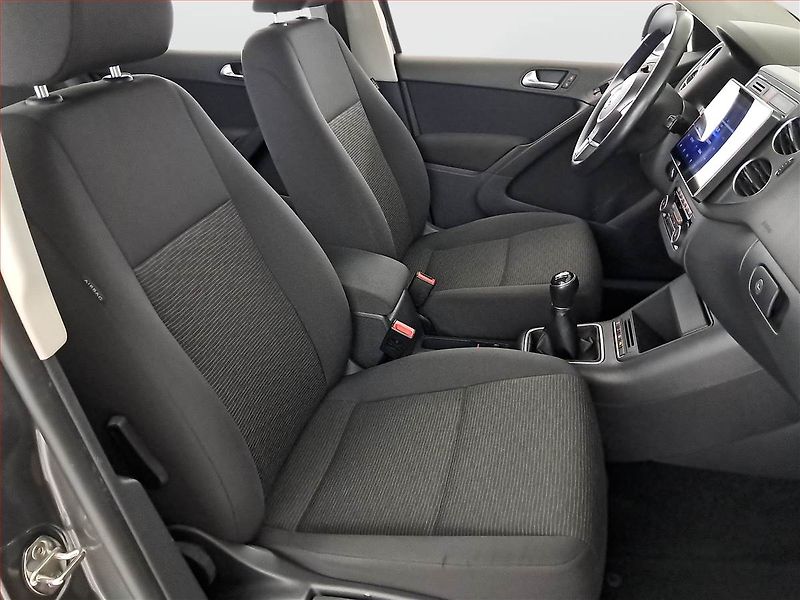 Volkswagen Tiguan (2013) 2.0 TDI, Park. senzory - fotka 9 z 22