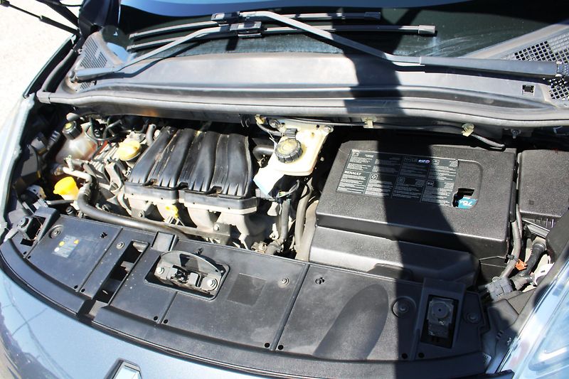 Renault Scénic (2010) 2,0i AUTOMAT NAVI KŮŽE XENON - fotka 16 z 16