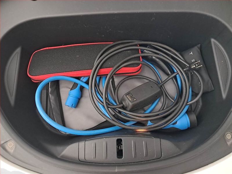 Tesla Model 3 (2021) Long Range 4WD 82kWh, SoH 81% - fotka 18 z 21