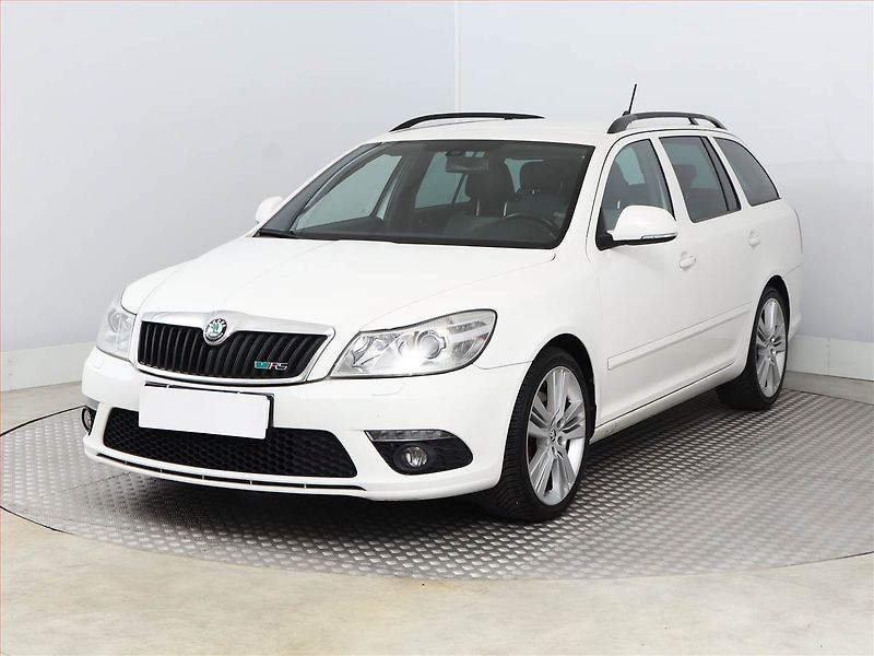 Škoda Octavia (2010) RS 2.0 TSI, Navi, Xenony - fotka 2 z 16