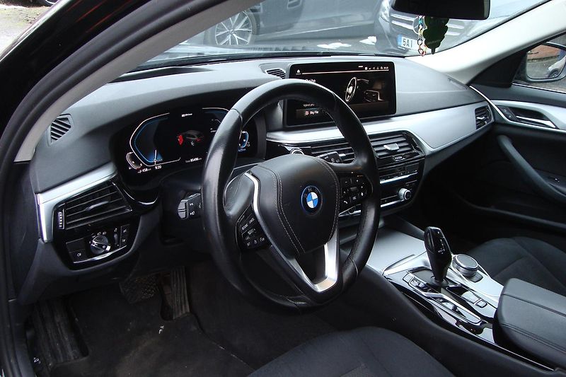 BMW Řada 5 (2021) 530e Xdrive, ČR, 1.Maj.S.Kn. - fotka 25 z 65