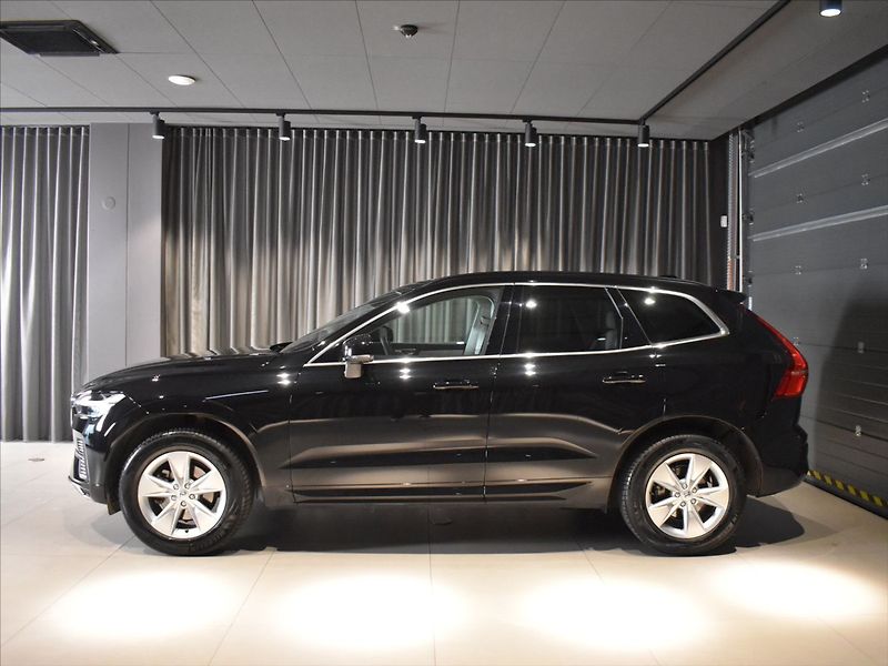 Volvo XC60 2,0 B5 AWD CORE BLIS,Bezklíč - fotka 2 z 25